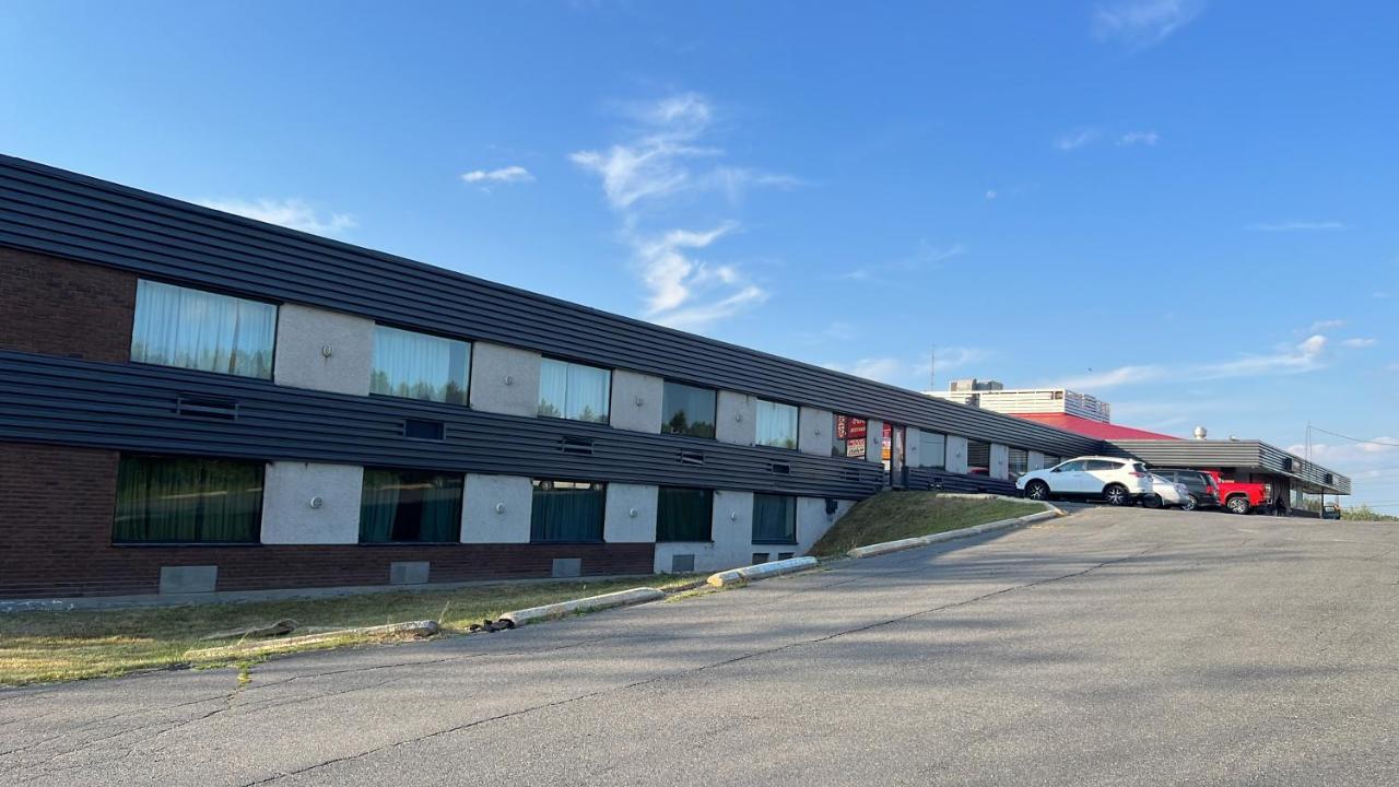 Lively And - Sudbury Hotel Naughton