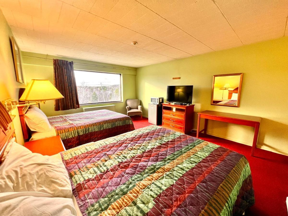 Hotel Lively And - Sudbury Naughton